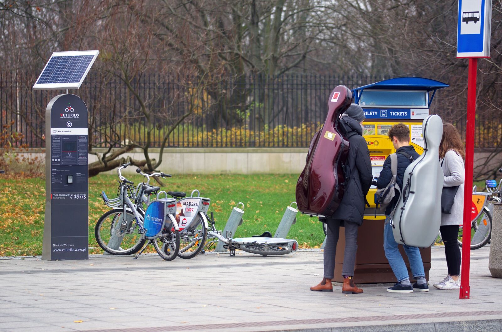 Nikon D5100 sample photo. People, boxes and musical photography