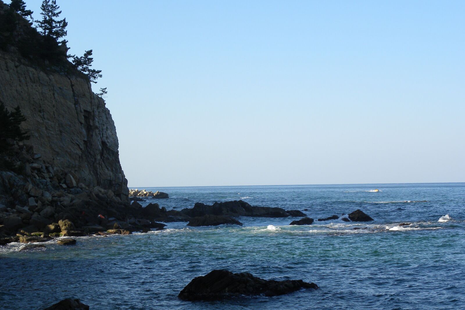 Nikon Coolpix P90 sample photo. Sea, greenery, fair photography