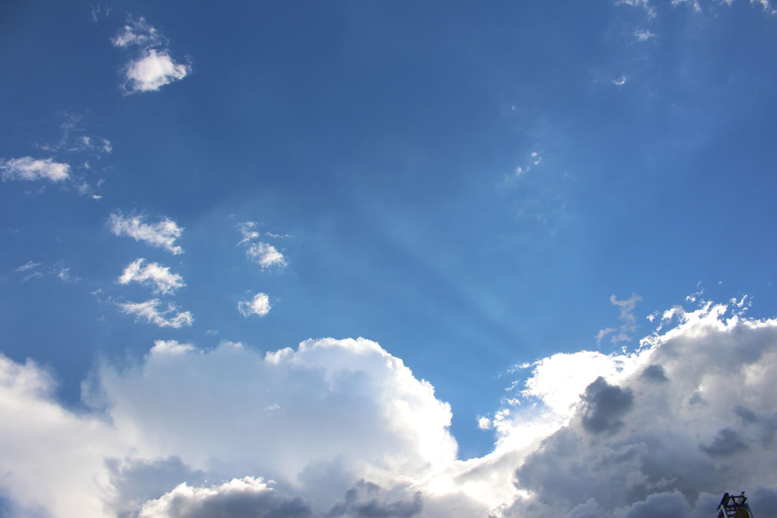 Canon EOS 700D (EOS Rebel T5i / EOS Kiss X7i) sample photo. Sky, blue, clouds photography