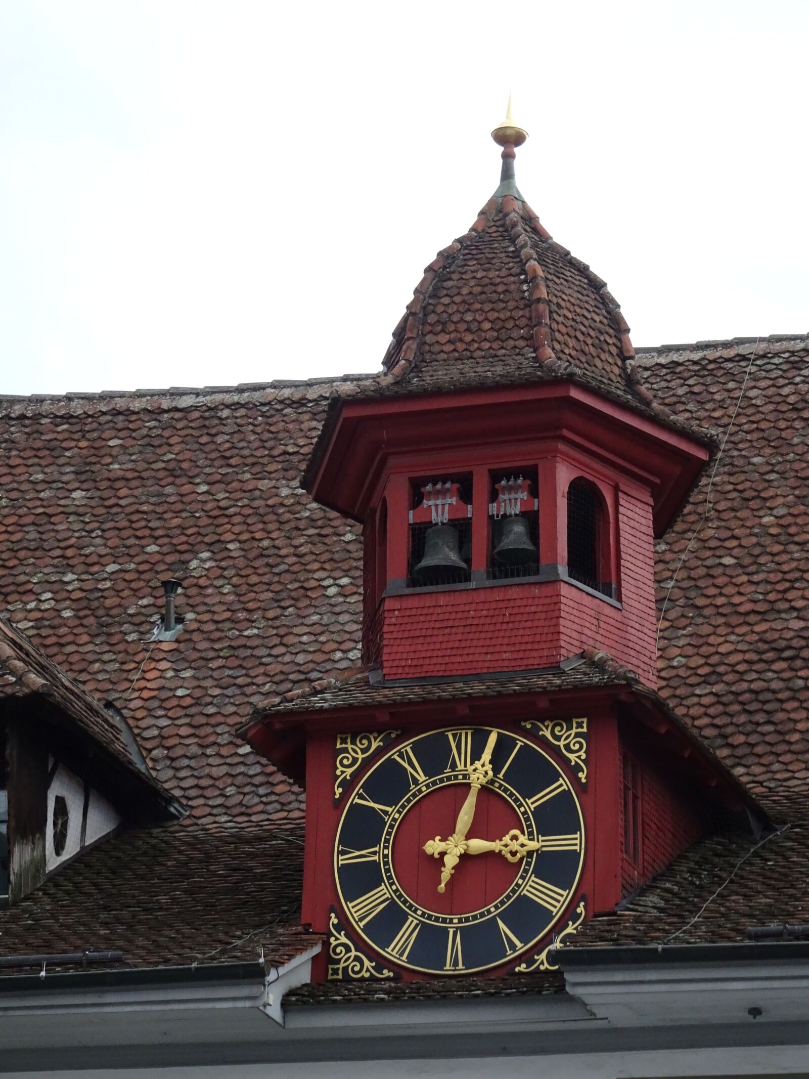 Sony Cyber-shot DSC-HX90V sample photo. Tower, clock, dial photography