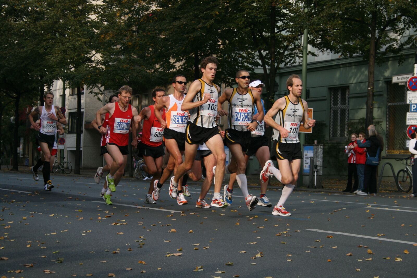Canon EOS 400D (EOS Digital Rebel XTi / EOS Kiss Digital X) sample photo. Marathon, berlin, runners photography