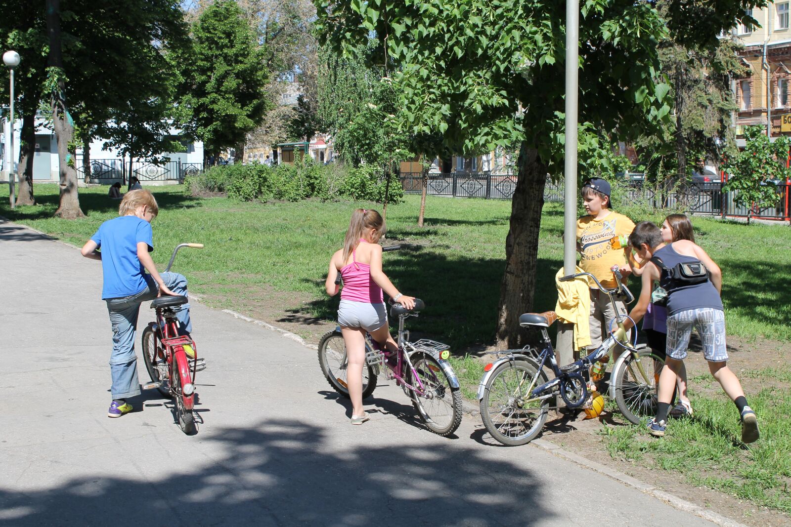 Canon EOS 1100D (EOS Rebel T3 / EOS Kiss X50) sample photo. Kids, summer, bicycles photography