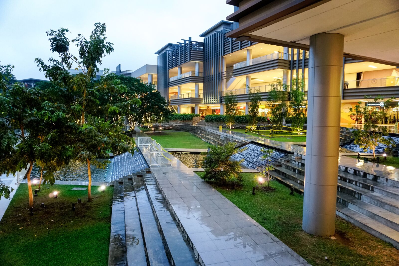 Sony a6500 sample photo. Outdoors, architecture, horizontal plane photography