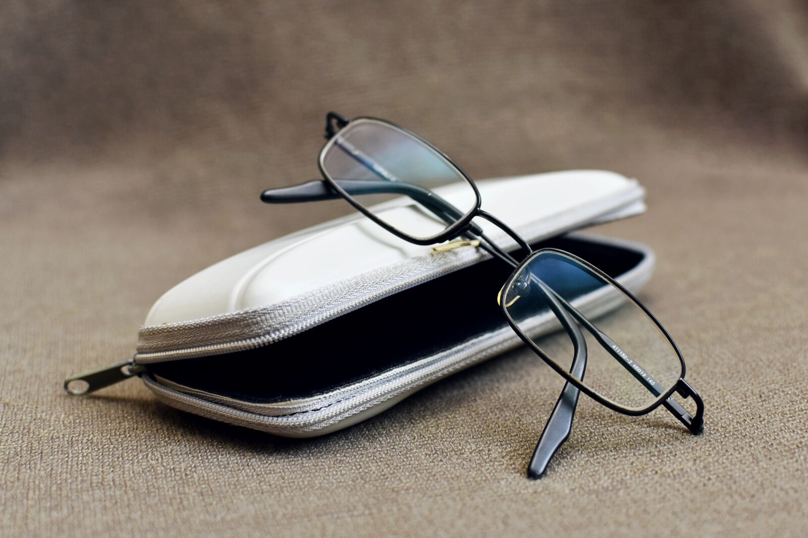 Nikon D7200 sample photo. Glasses, reading glasses, eyeglasses photography