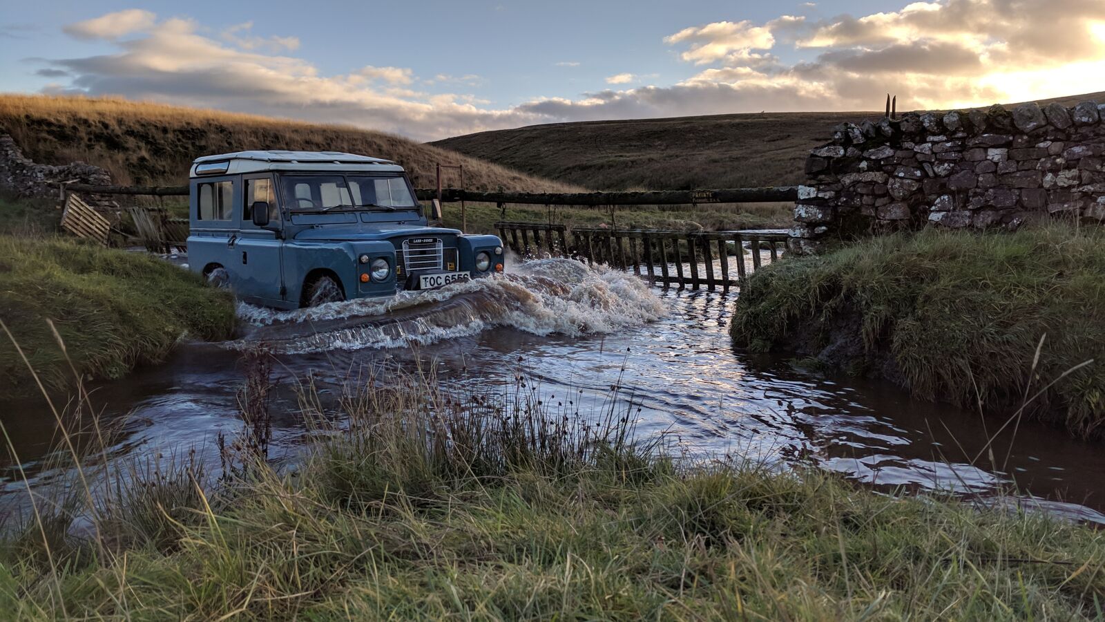 Google Pixel sample photo. Land rover, ford, river photography