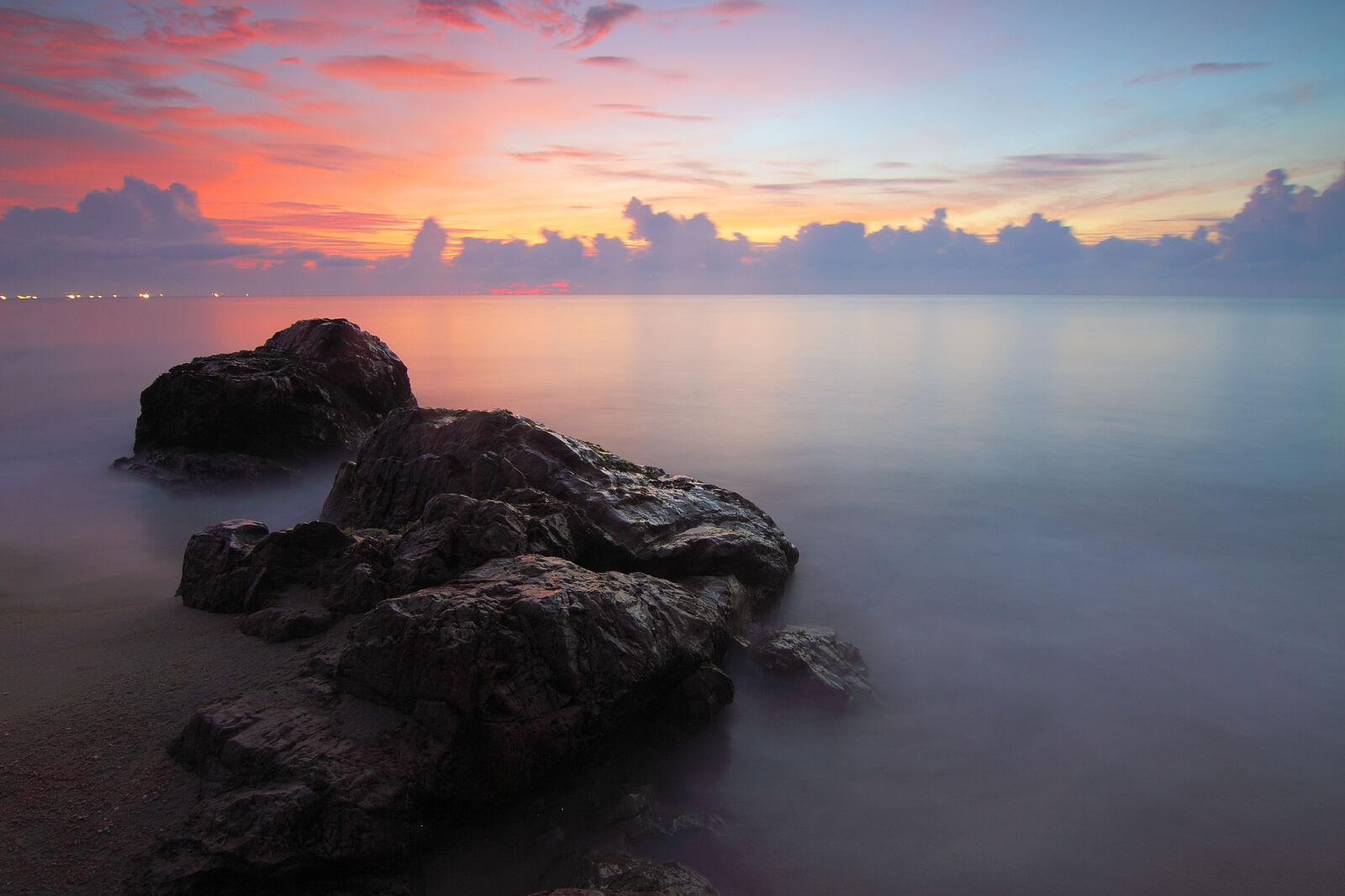 Canon EOS 50D sample photo. Beach, clouds, dawn, foggy photography