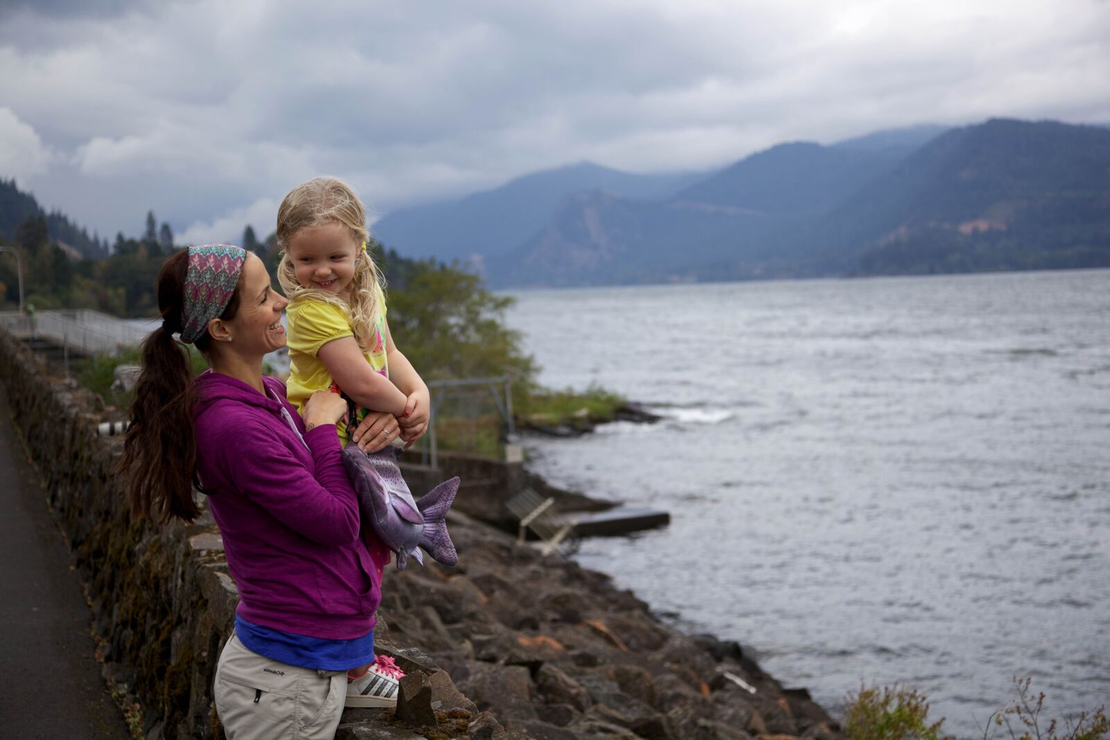 Canon EOS 5D Mark II sample photo. Mother, holds, young child photography
