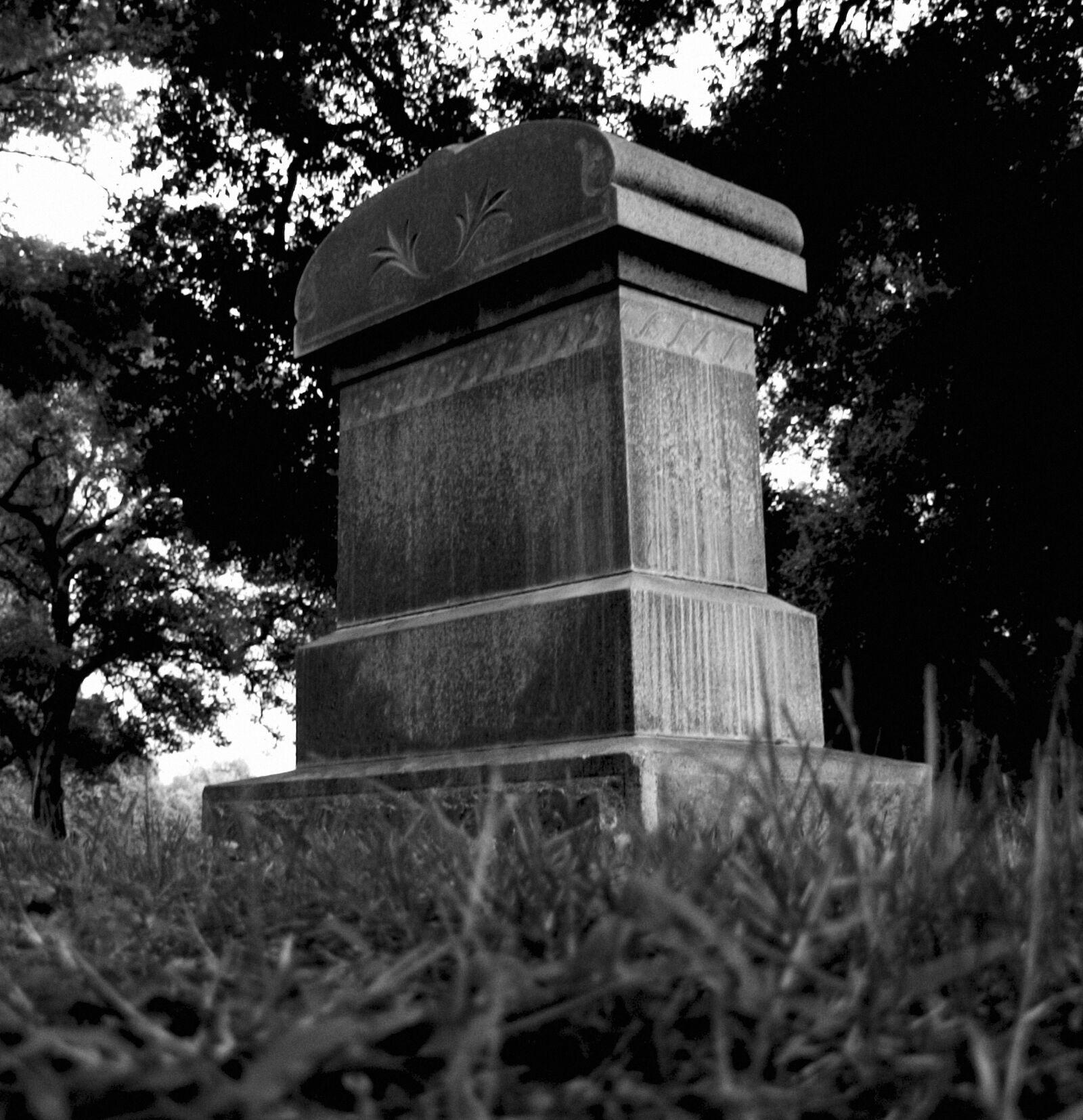 Olympus E-10 sample photo. Tombstone, cemetary, dark photography