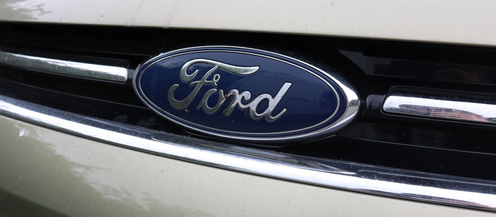 Canon EOS 750D (EOS Rebel T6i / EOS Kiss X8i) sample photo. Ford, emblem, logo photography