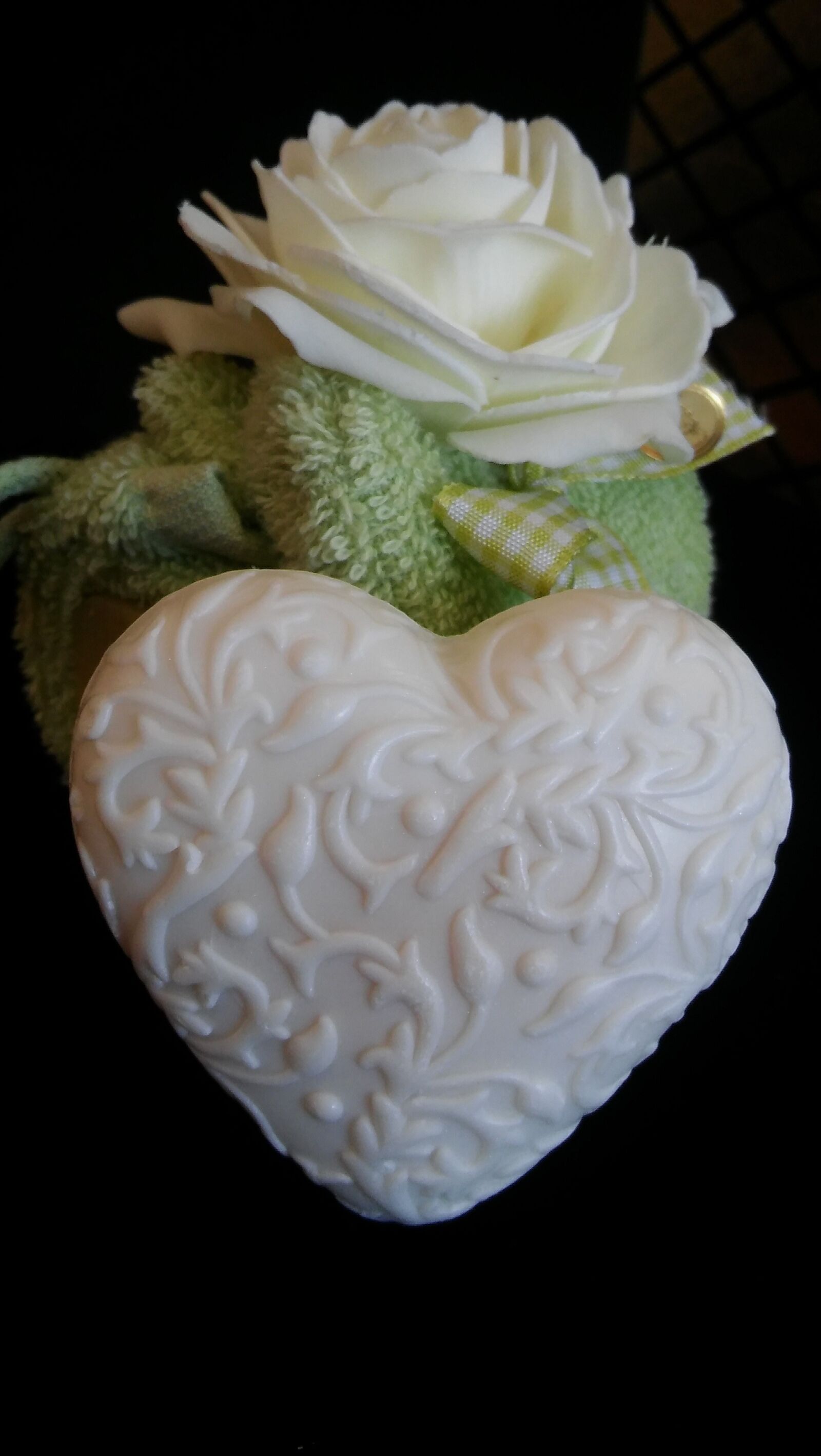 LG SPIRIT 4G LTE sample photo. Heart, flower, gift photography