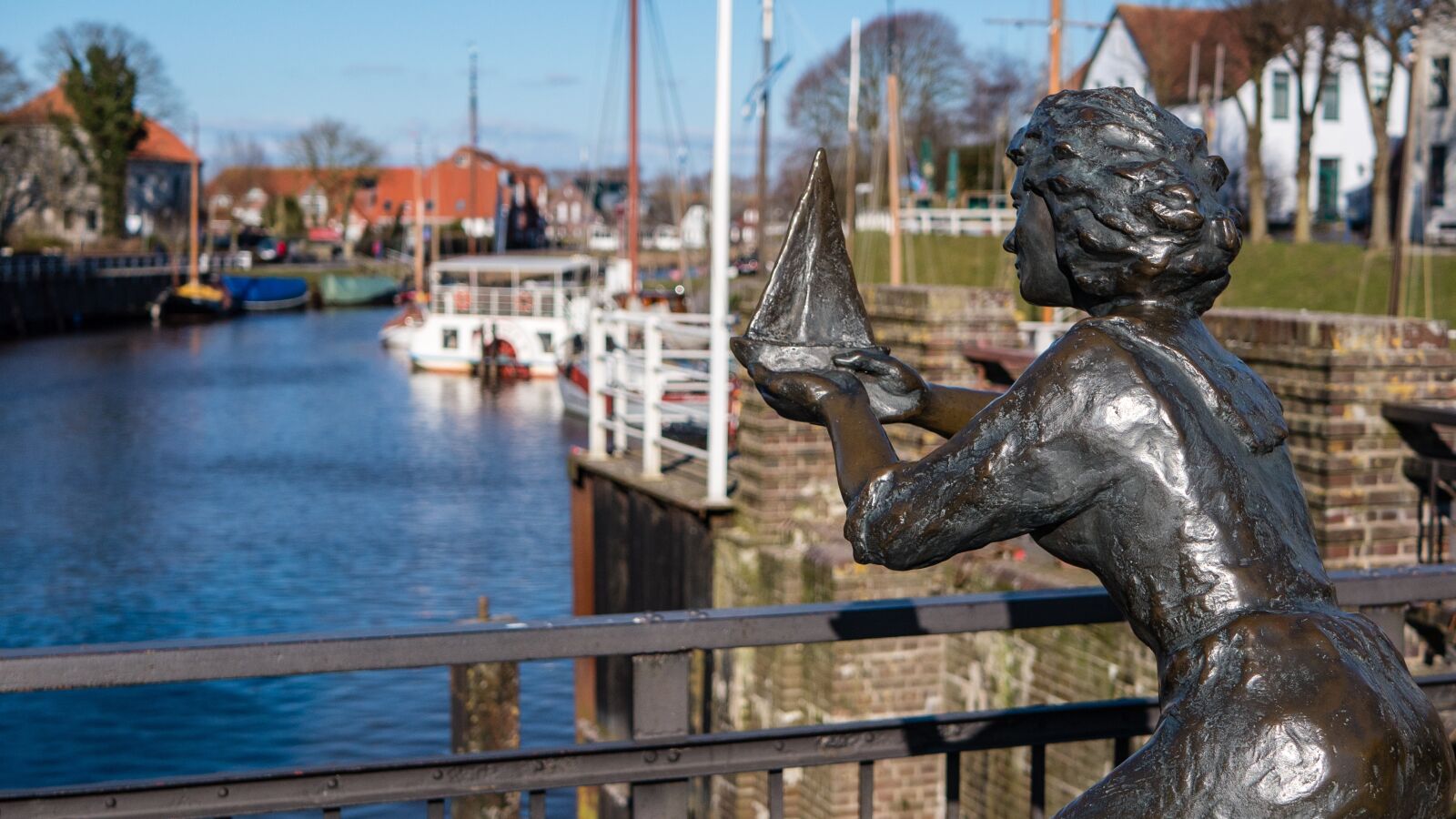 Panasonic Lumix DMC-GH4 + LUMIX G 25/F1.7 sample photo. Carolinensiel, port, east frisia photography