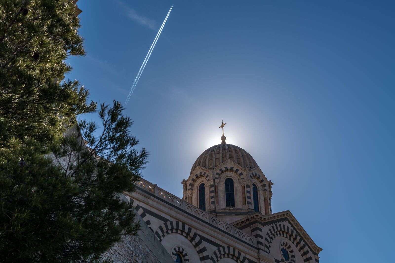 ZEISS Milvus 50mm F1.4 sample photo. Sky, sun, building photography