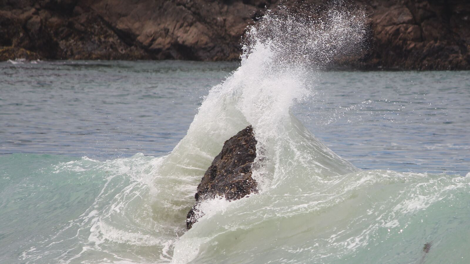 Canon EOS 550D (EOS Rebel T2i / EOS Kiss X4) sample photo. Rock, ocean, harmony photography