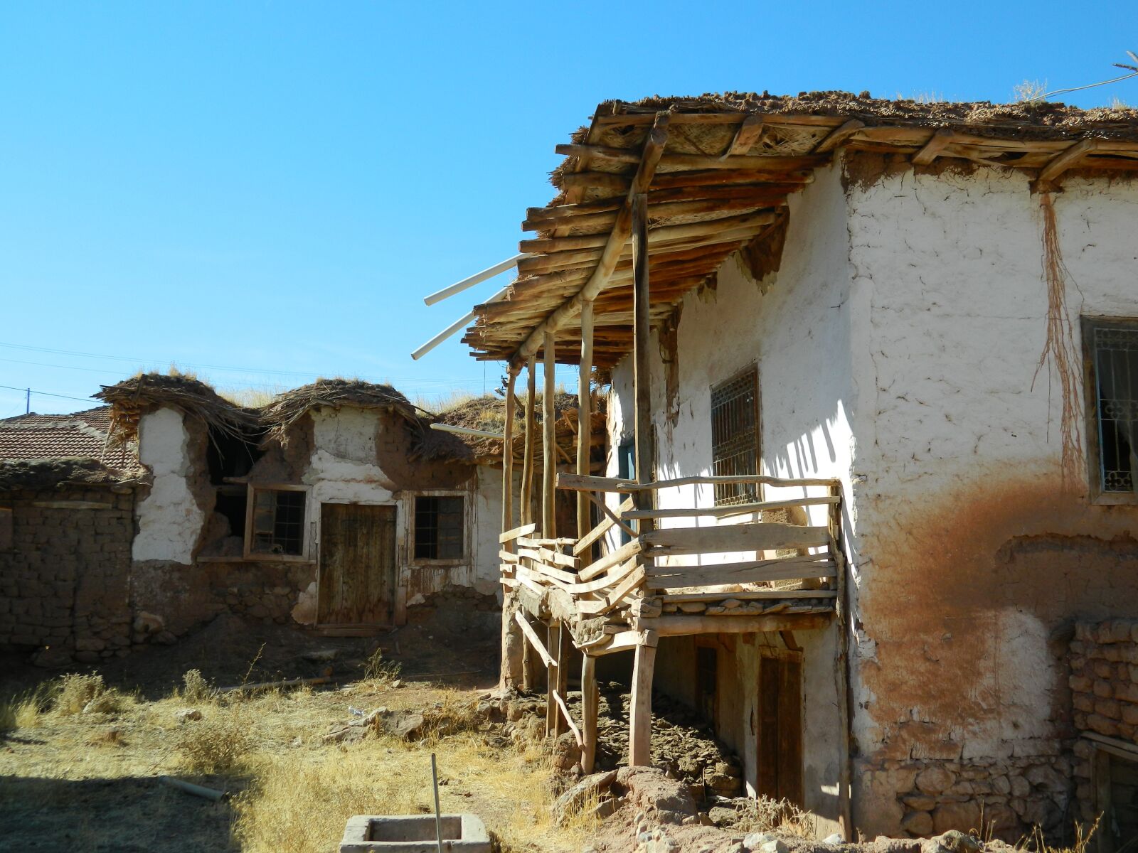 Nikon COOLPIX L310 sample photo. Village, abandoned, empty houses photography