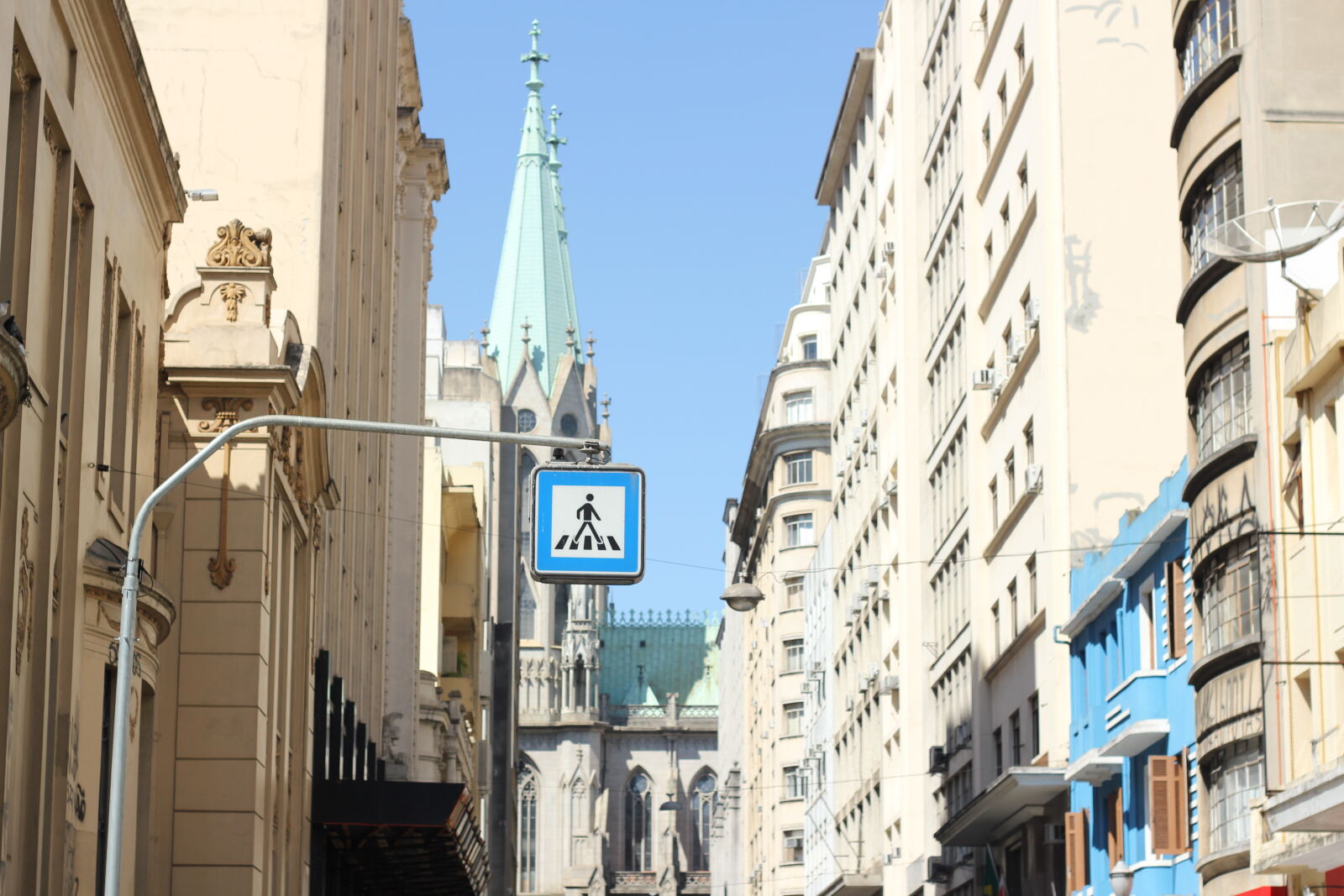 Canon EOS 550D (EOS Rebel T2i / EOS Kiss X4) sample photo. Brazil, caligraphy, day, edifice photography