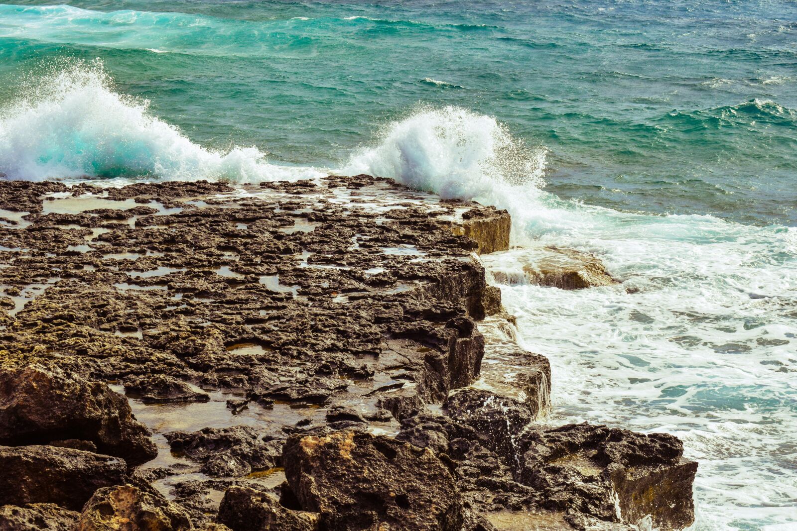 Nikon D3300 sample photo. Rocky coast, wave, smashing photography