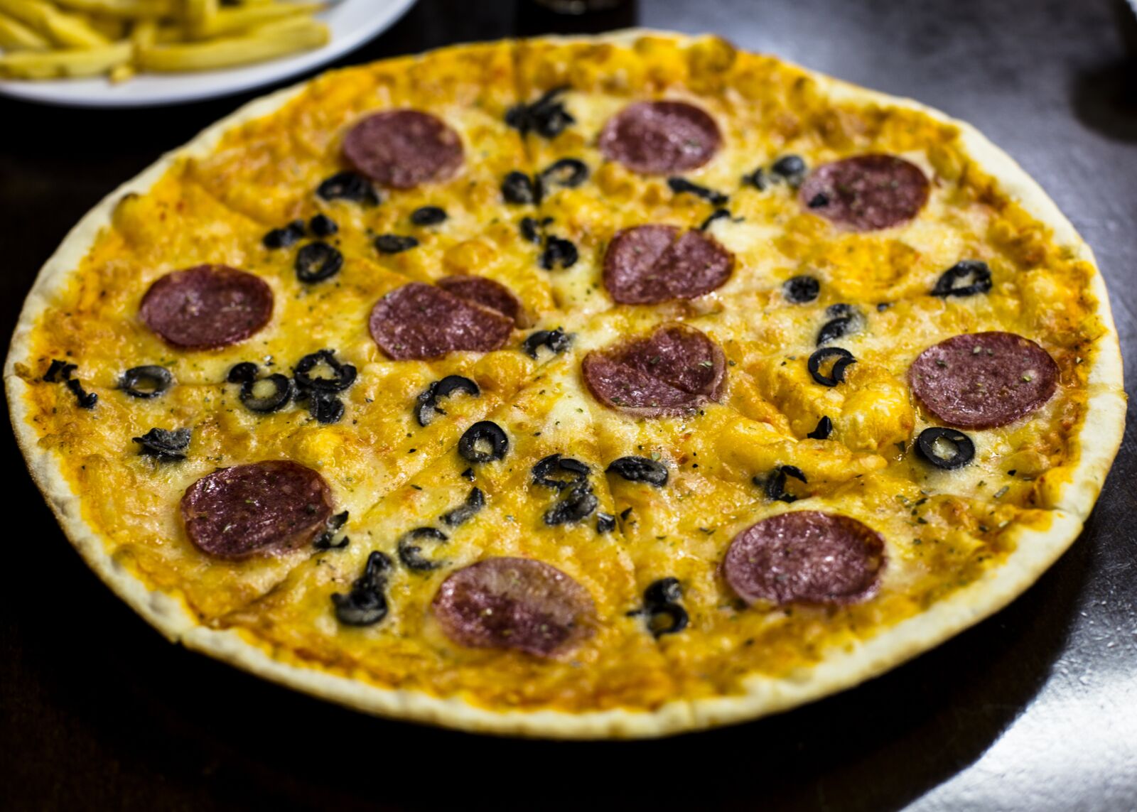 Canon EOS 6D + Canon EF 50mm F1.4 USM sample photo. Pizza, cheese, food photography