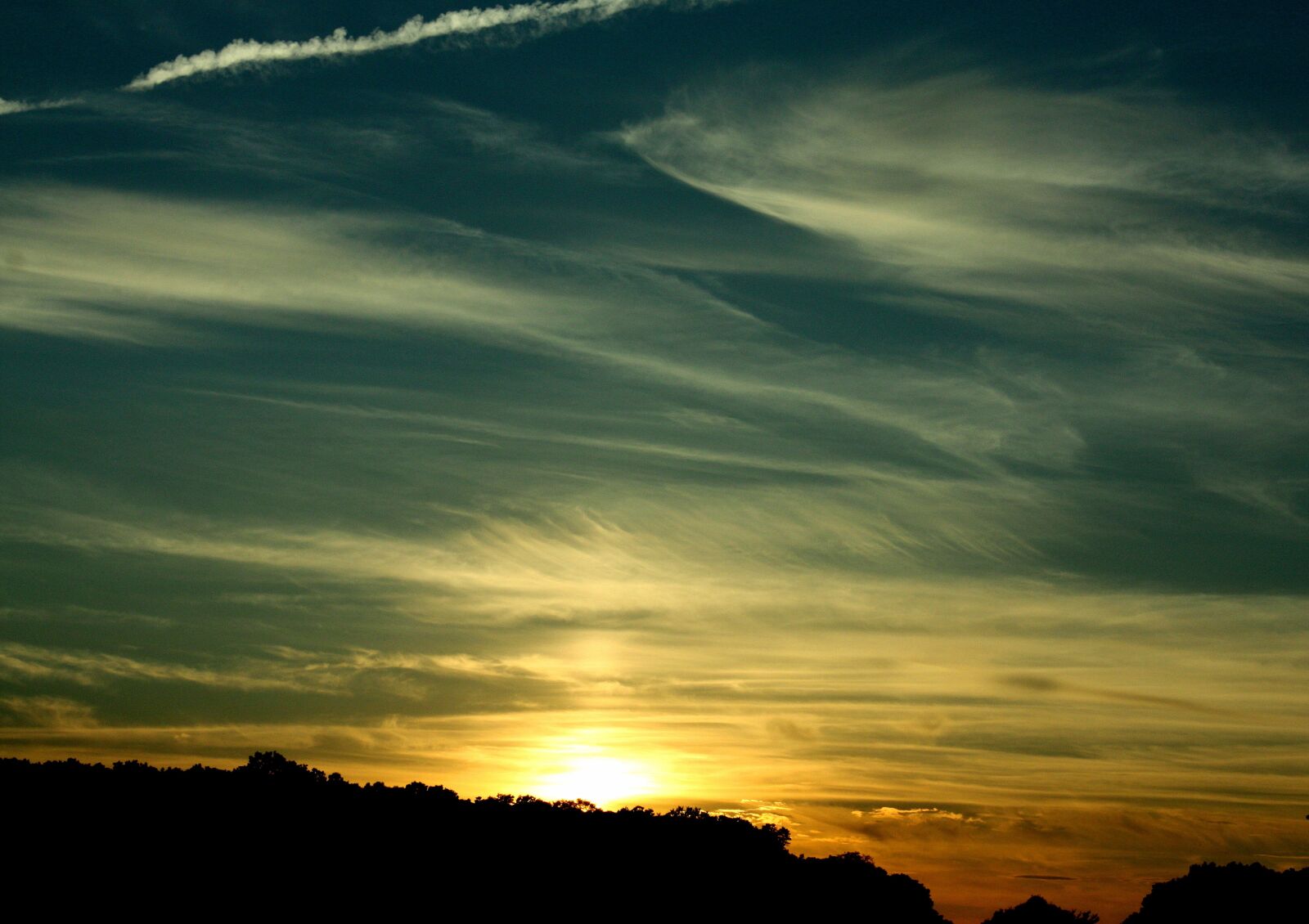 Canon EOS 450D (EOS Rebel XSi / EOS Kiss X2) sample photo. Sunset, horizon, sky photography