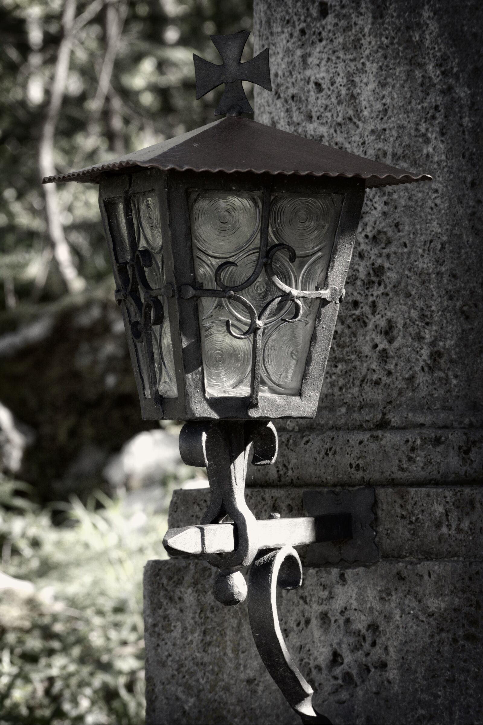 55.0-200.0mm f/4.0-f/5.6 sample photo. Lamp, lighting, light photography