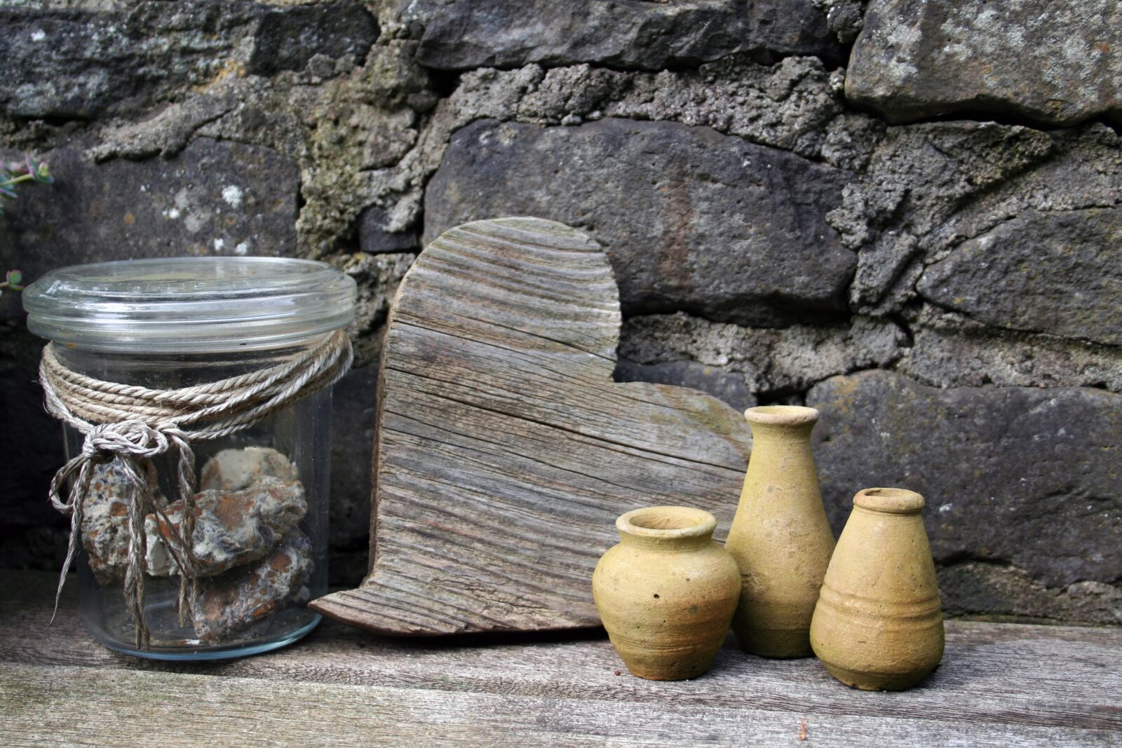 Canon EOS 350D (EOS Digital Rebel XT / EOS Kiss Digital N) sample photo. Still life, heart, wood photography