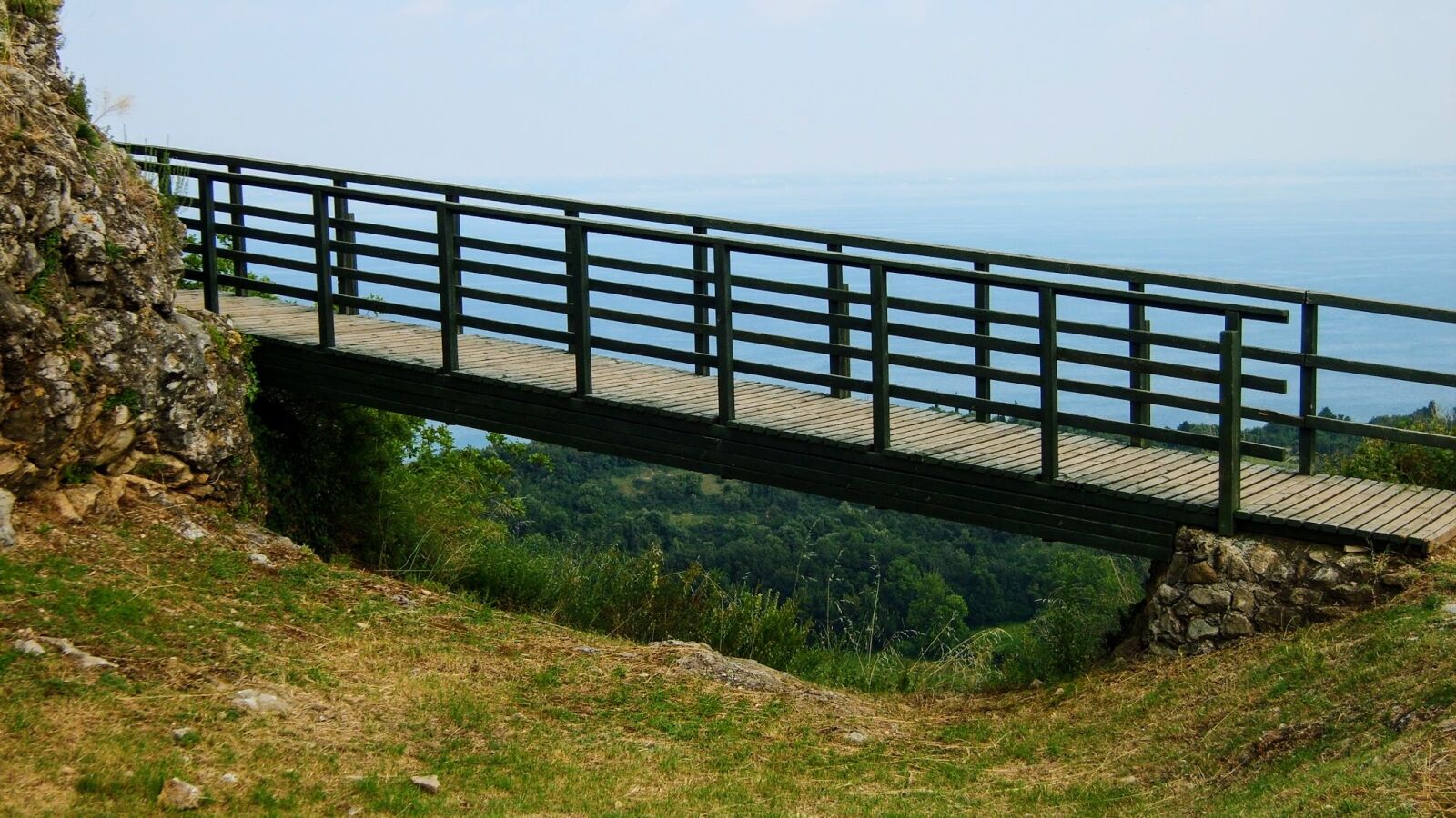 Samsung Digimax S830 / Kenox S830 sample photo. Bridge, hiking, landscape photography