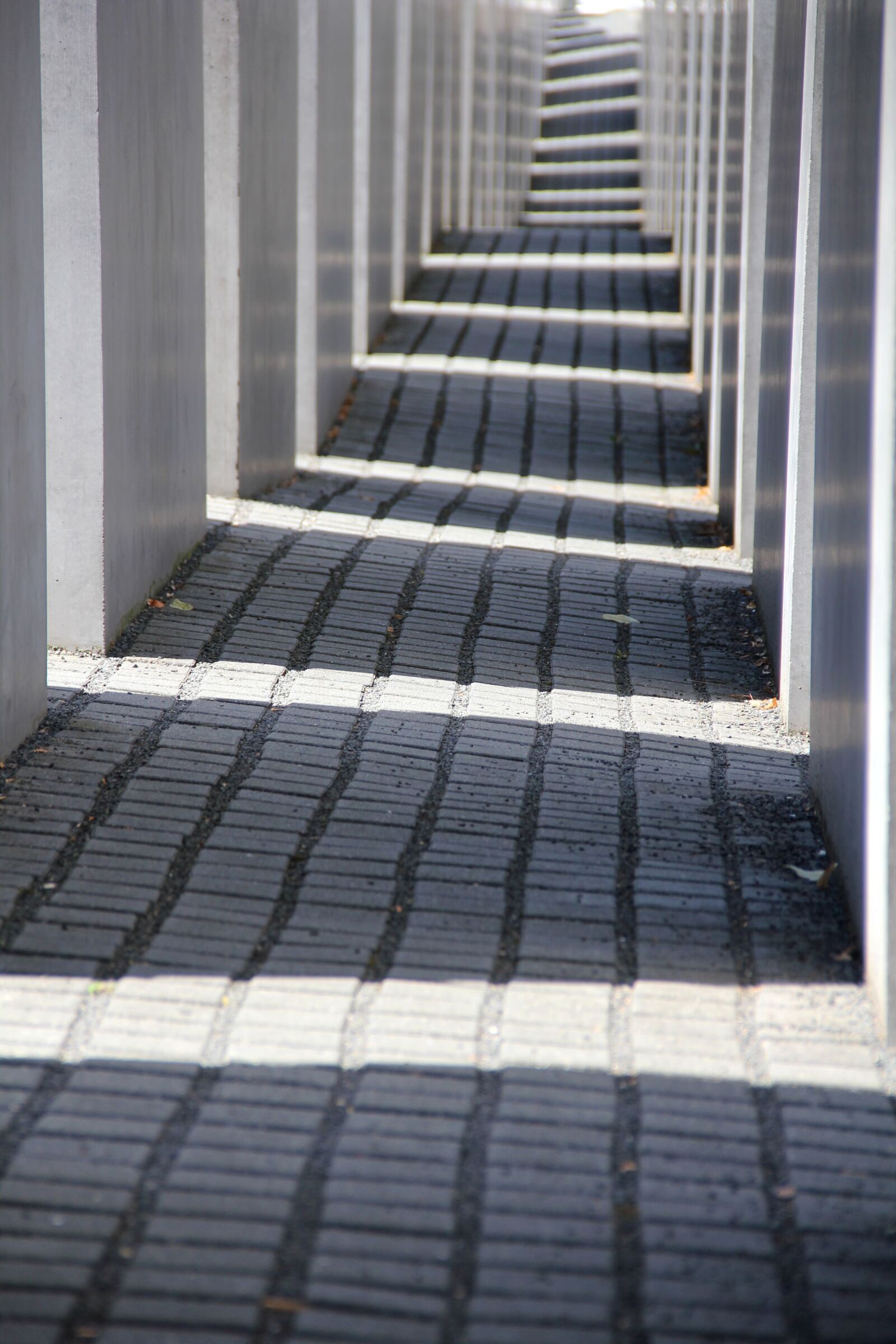 Canon EOS 550D (EOS Rebel T2i / EOS Kiss X4) sample photo. Memorial, berlin, history photography