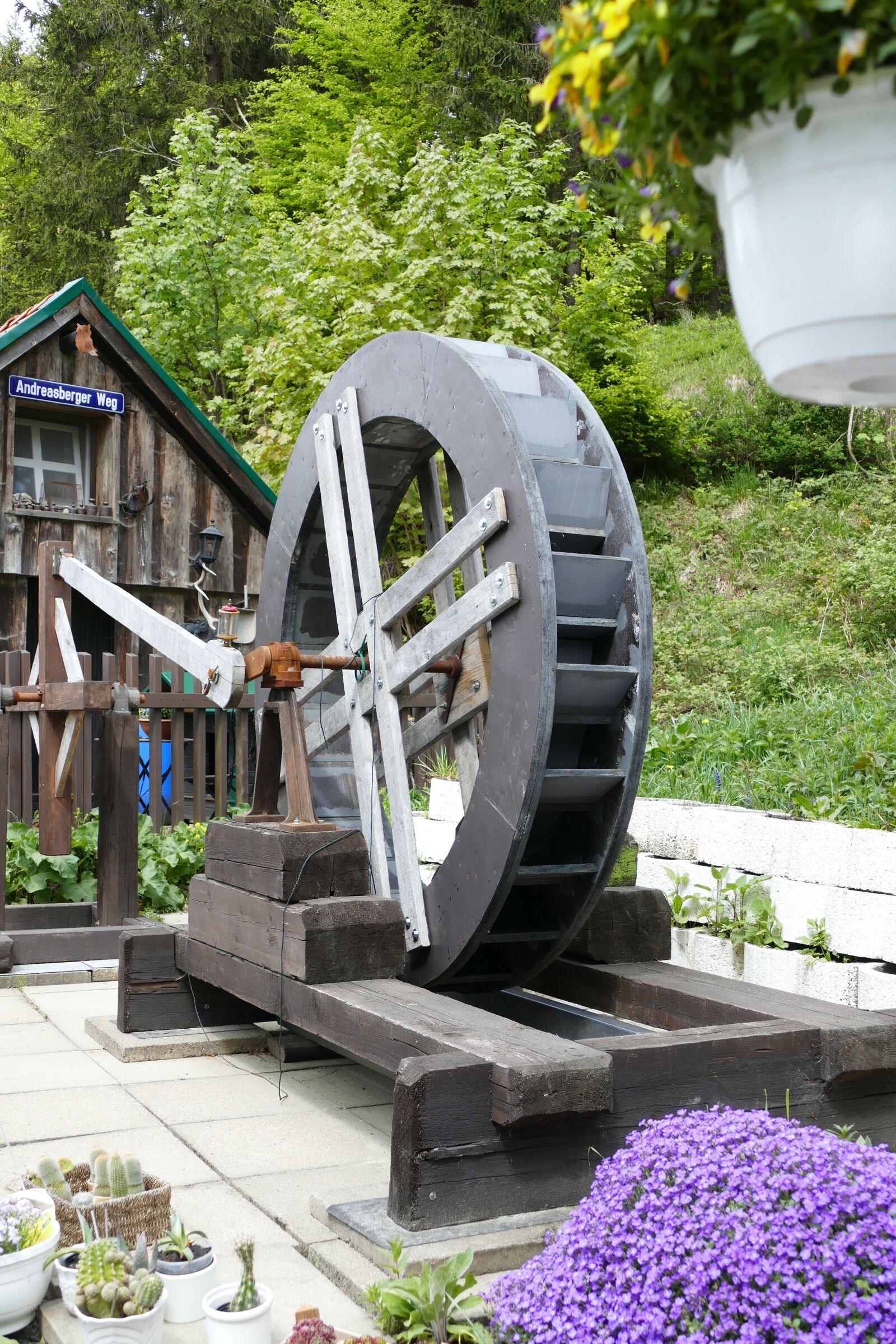 Panasonic Lumix DMC-FZ1000 sample photo. Rehberger grave house, waterwheel photography