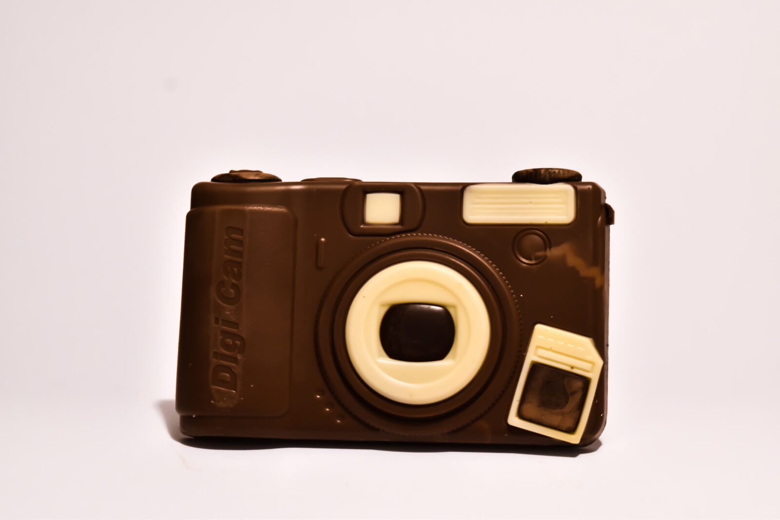 Nikon D5500 + Nikon AF-S DX Nikkor 18-55mm F3.5-5.6G VR II sample photo. Camera, chocolate, digital photography