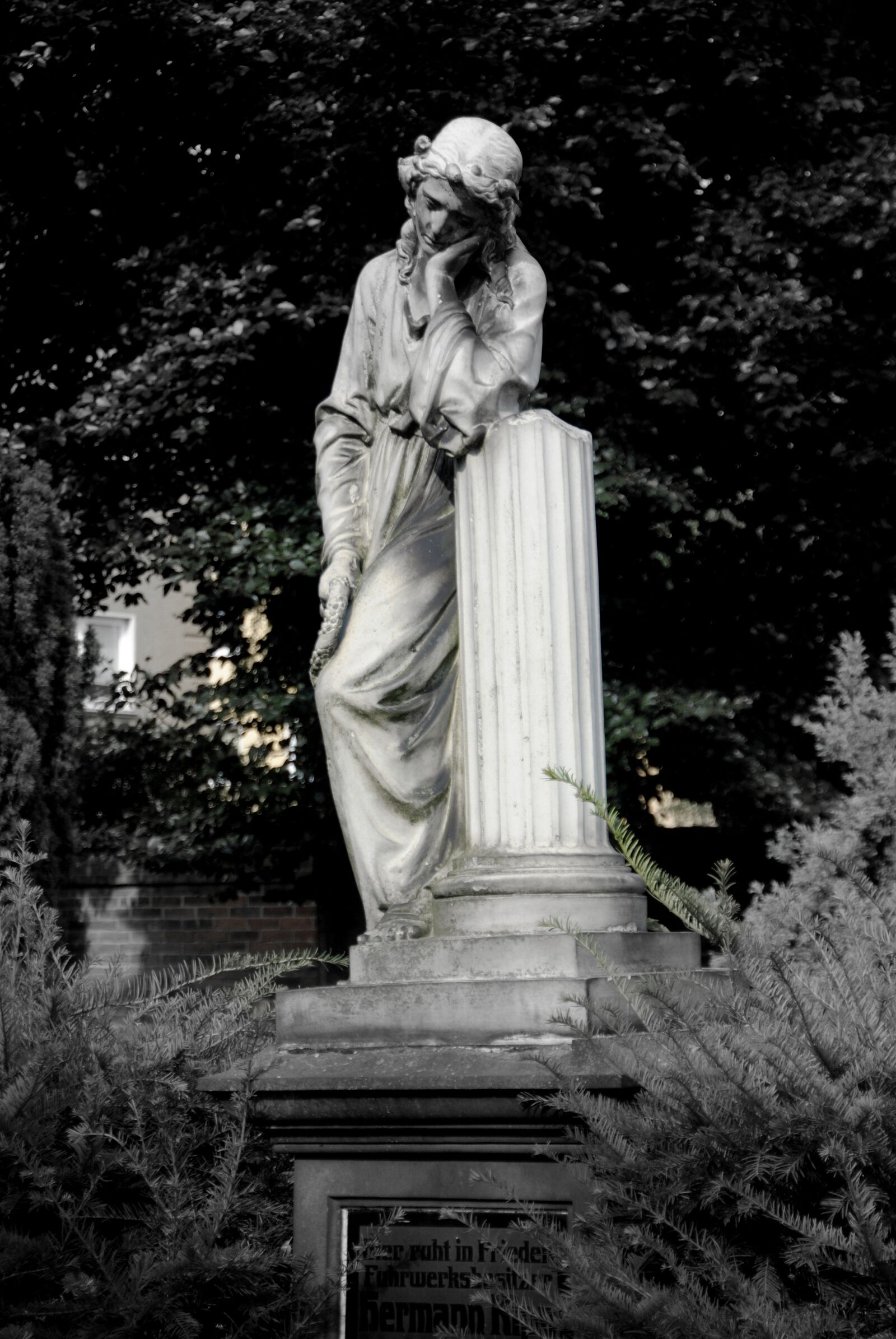 Nikon D3000 sample photo. Be, monument, cemetery photography
