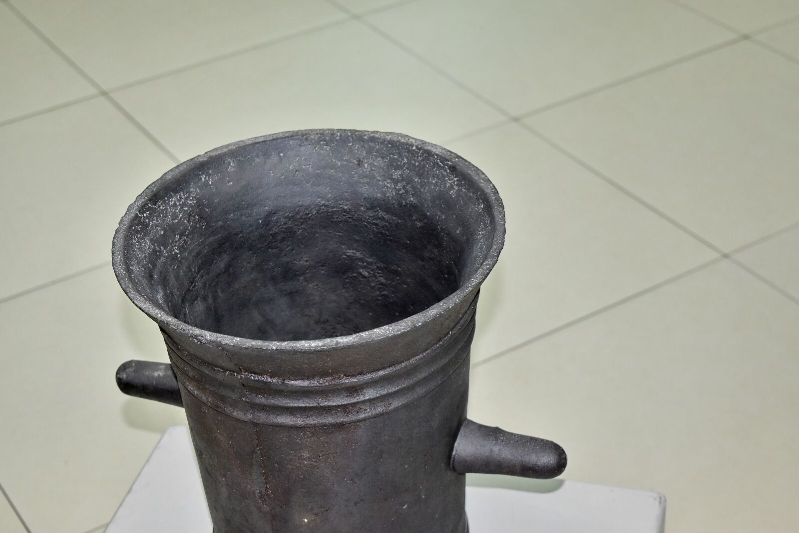 Nikon D5500 sample photo. Cast iron, medieval, container photography