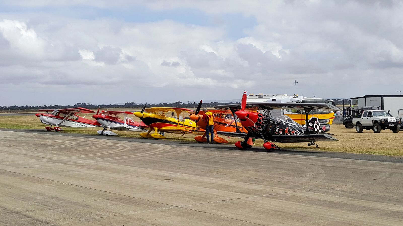 Samsung Galaxy Note5 sample photo. Airshow, airplanes, prop planes photography