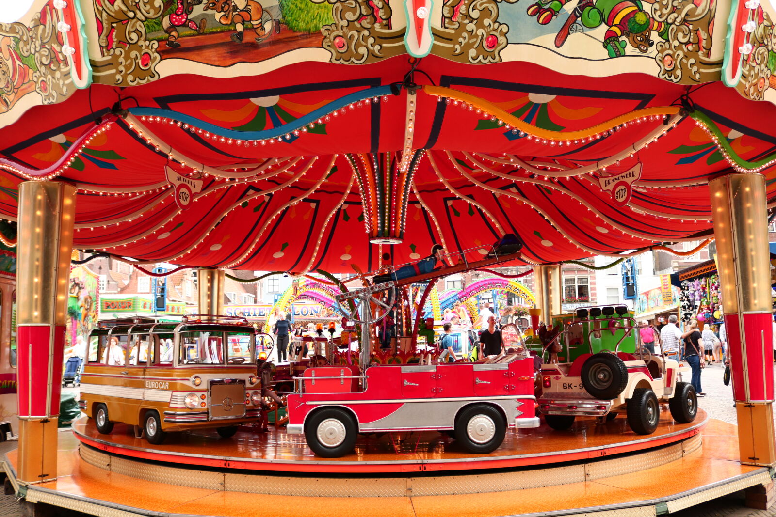 Canon EOS 750D (EOS Rebel T6i / EOS Kiss X8i) sample photo. Carousel photography