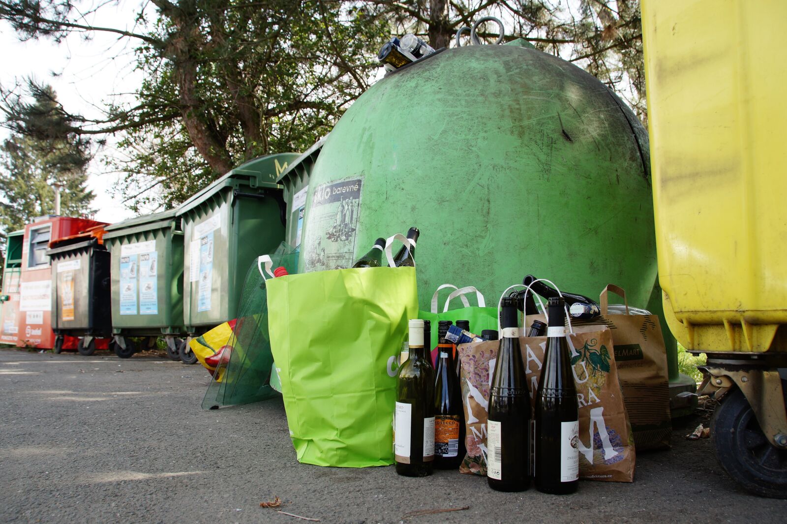 Sony SLT-A58 sample photo. Containers, waste, glass photography