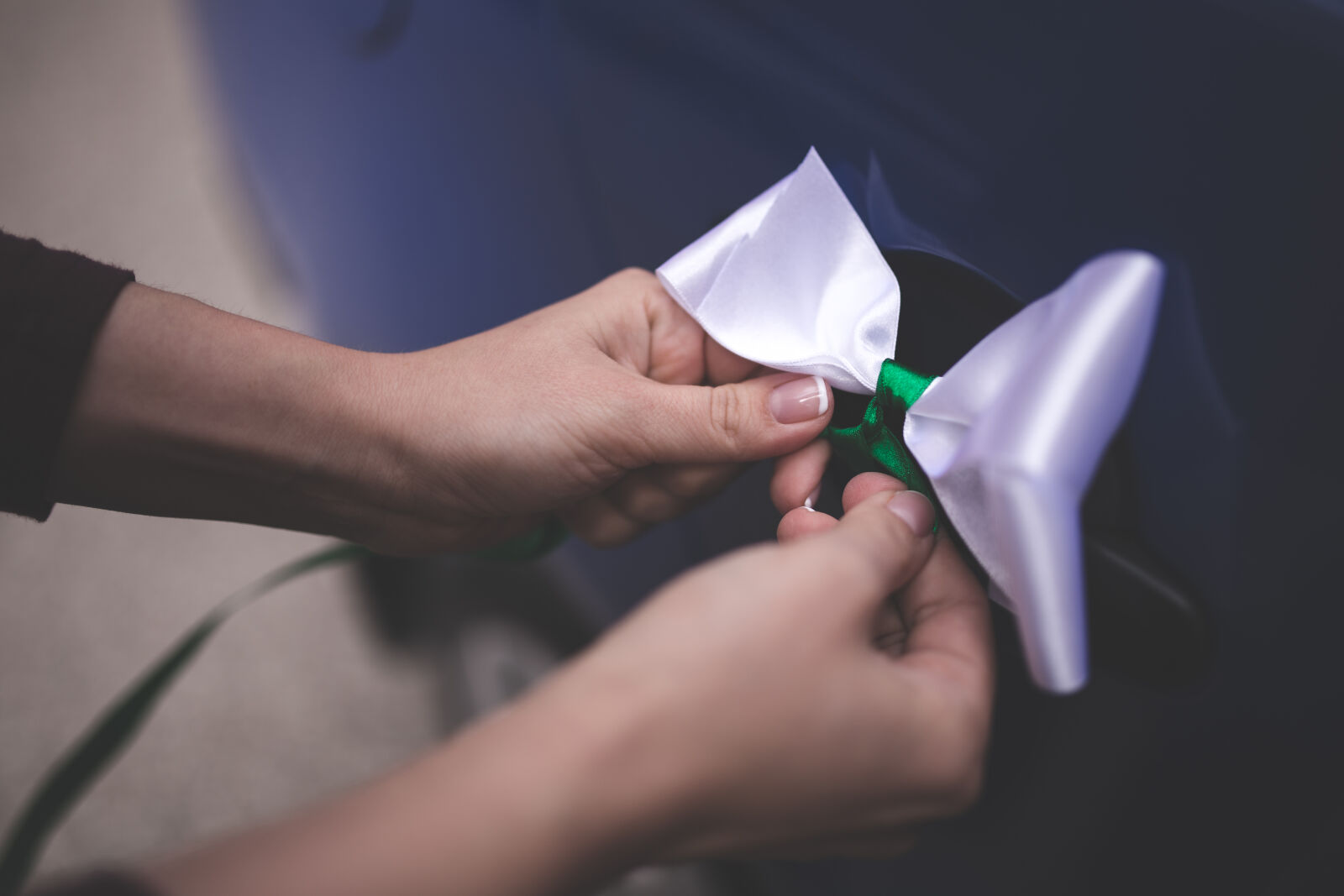 Canon EOS 6D + Sigma 35mm F1.4 DG HSM Art sample photo. Woman, tying, a, white photography
