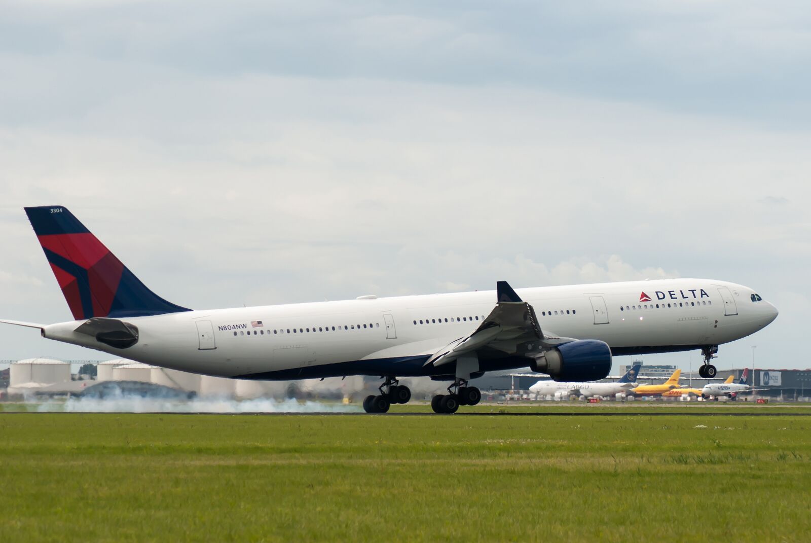 Nikon D3000 sample photo. Plane, delta, airline photography