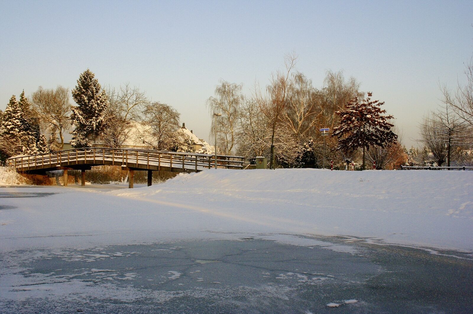 Canon EOS 350D (EOS Digital Rebel XT / EOS Kiss Digital N) sample photo. Winterbeeld, winter, winter weather photography