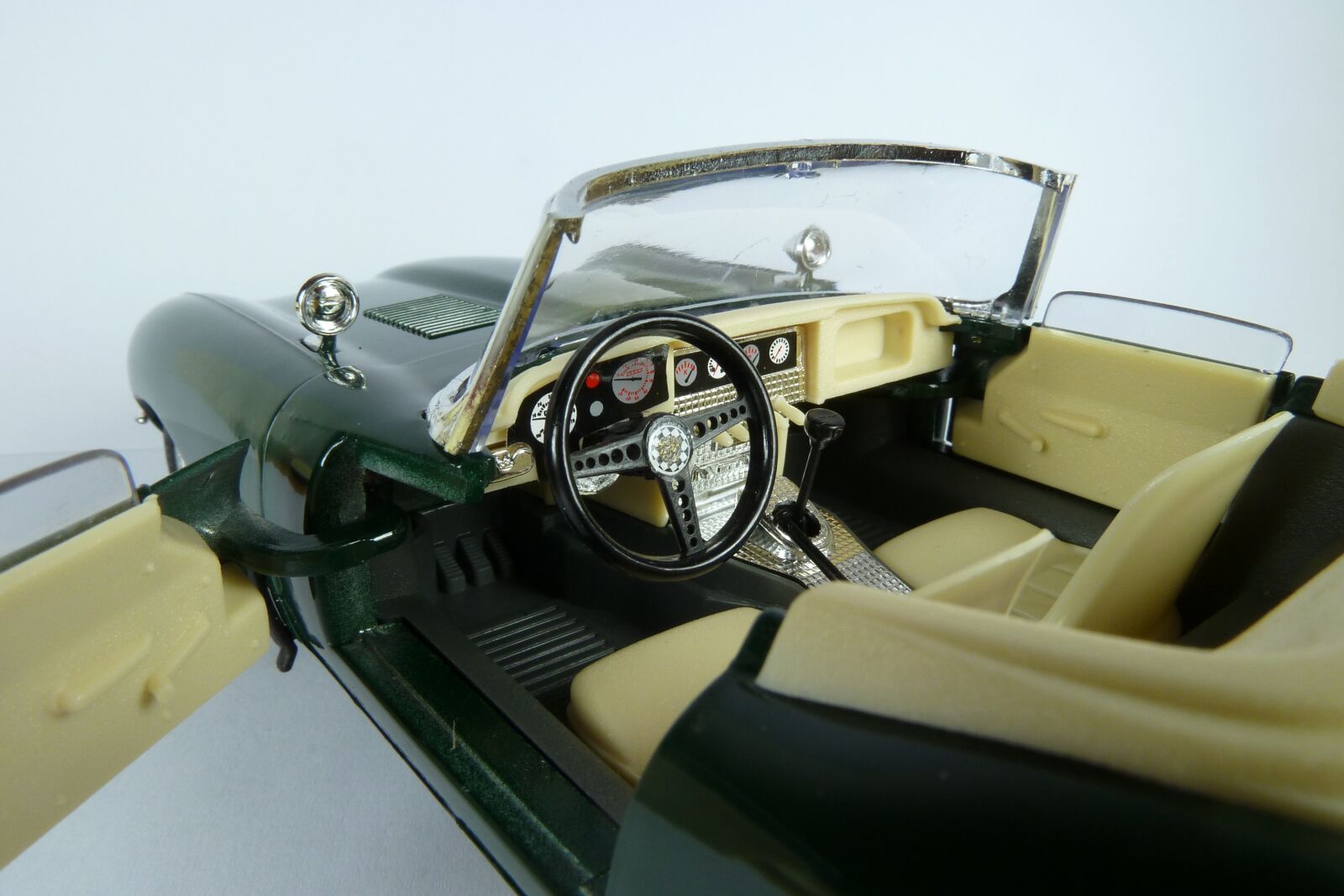 Panasonic Lumix DMC-ZS7 (Lumix DMC-TZ10) sample photo. Jaguar, e-type, cabrio photography