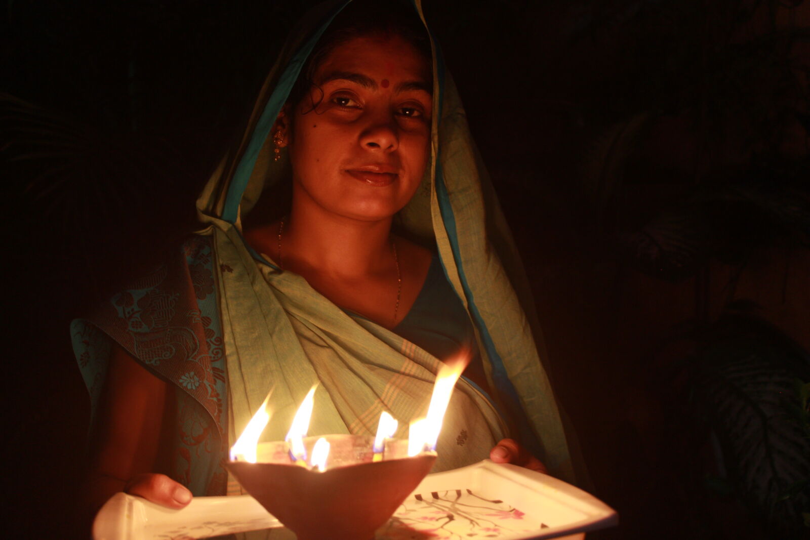Canon EOS 700D (EOS Rebel T5i / EOS Kiss X7i) sample photo. Beautiful, woman, depwali, diwali photography