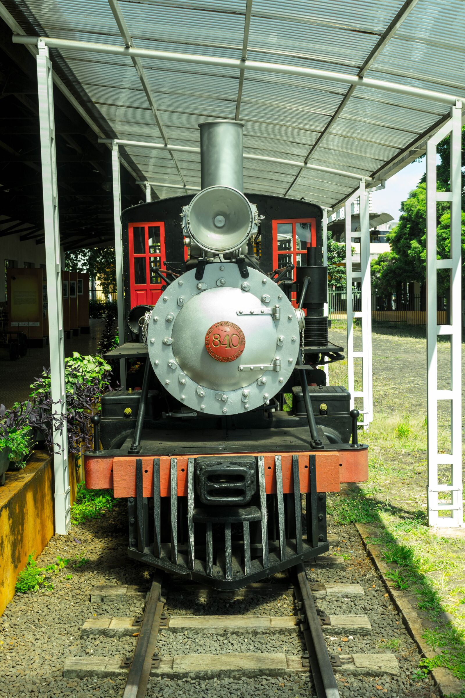 Canon EOS 700D (EOS Rebel T5i / EOS Kiss X7i) sample photo. Train, motor, railway line photography