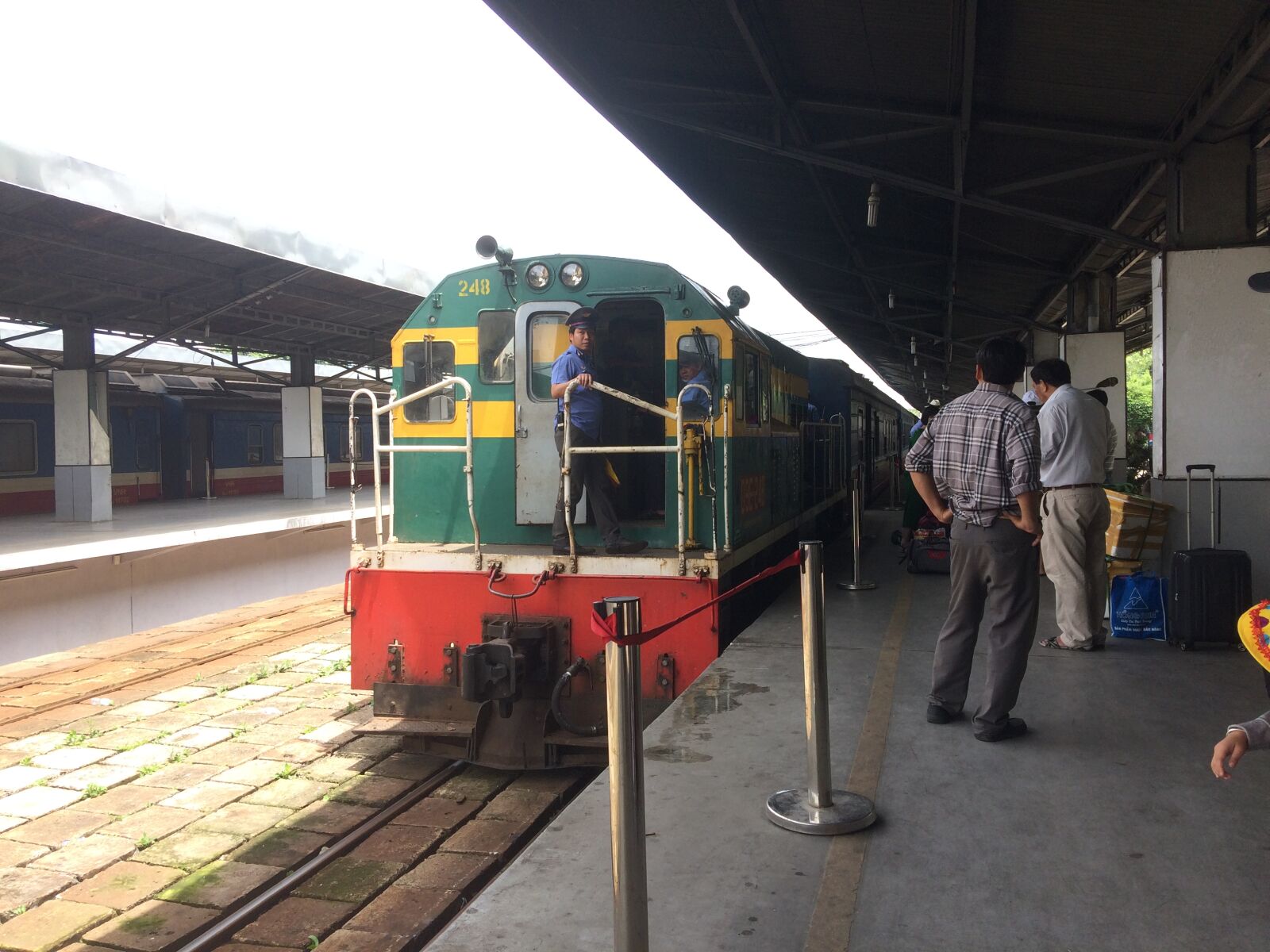 iPhone 5s back camera 4.15mm f/2.2 sample photo. Train, in, vietnam photography