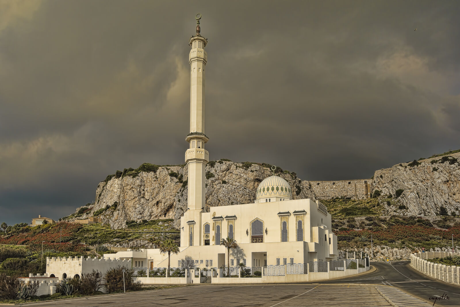 Nikon D5200 sample photo. Mezquita, en, gibraltar photography