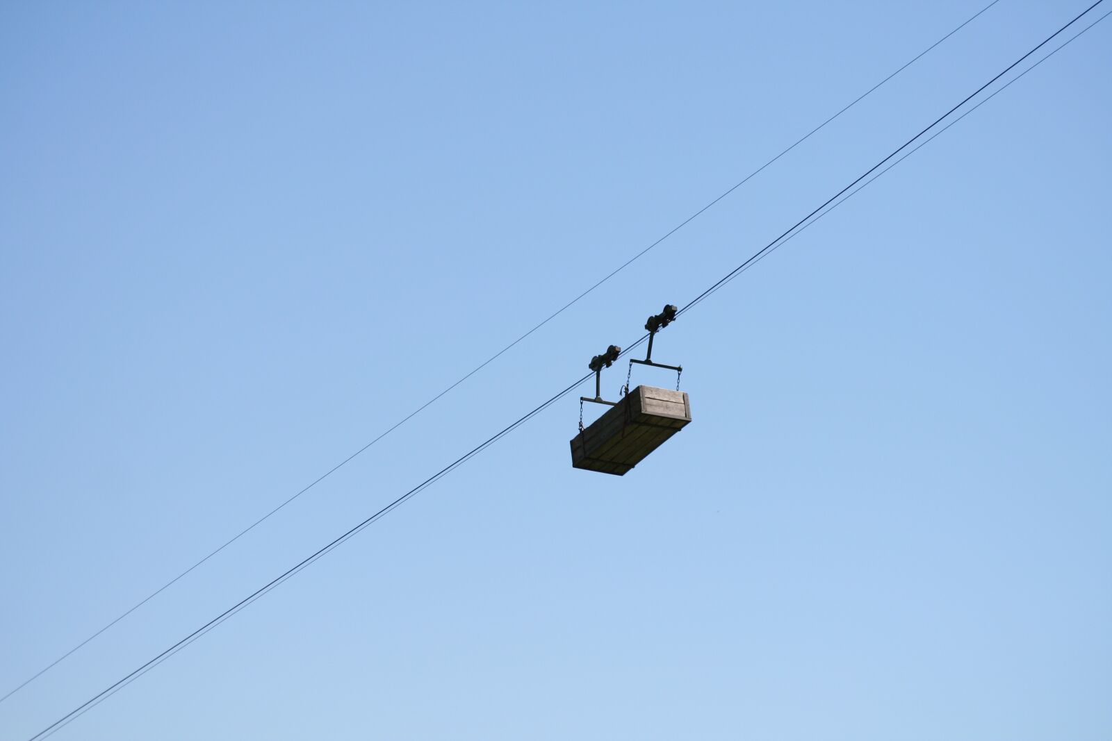 Canon EOS 350D (EOS Digital Rebel XT / EOS Kiss Digital N) sample photo. Cable car, gondola, traffic photography
