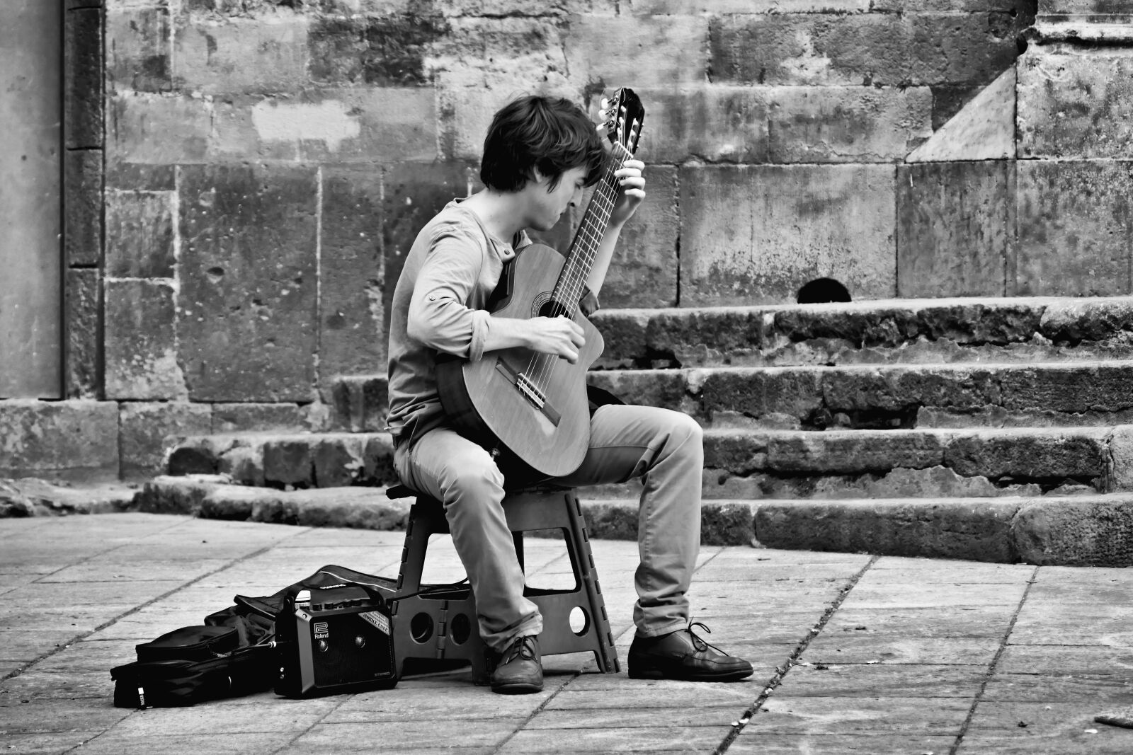 Panasonic Lumix DMC-FZ1000 sample photo. Street musician, music, artist photography