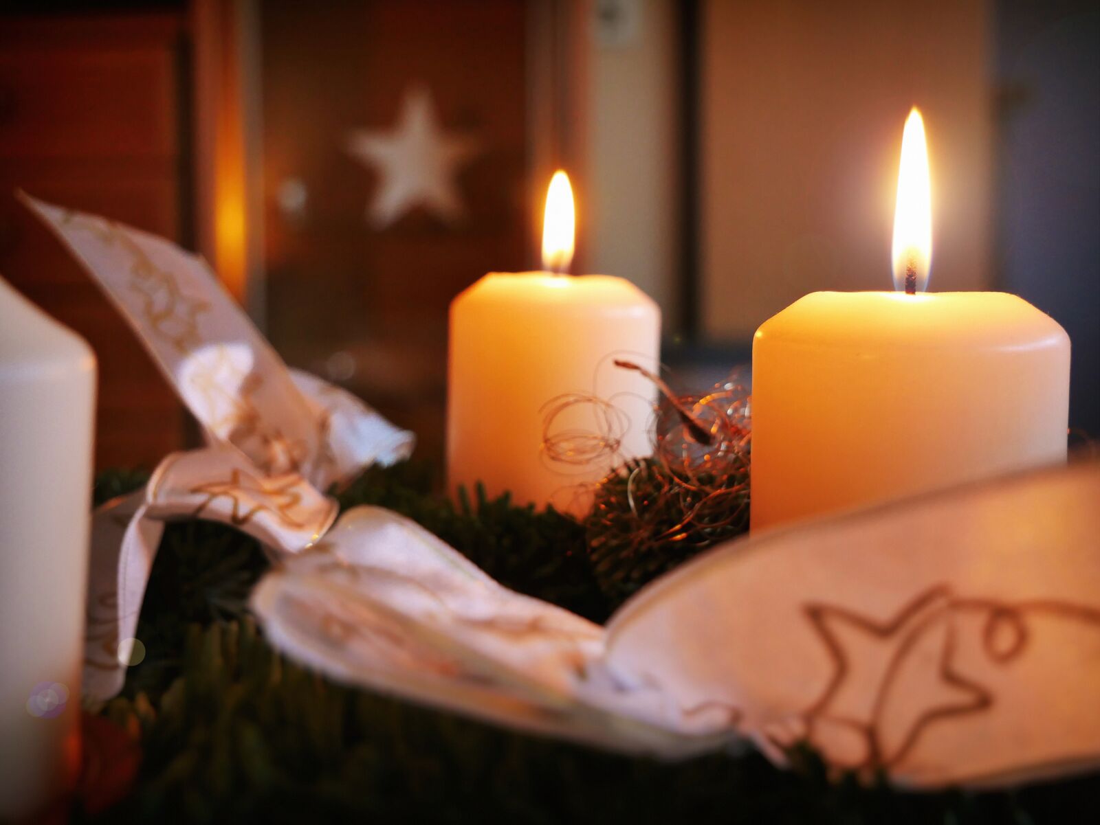 Panasonic Lumix DMC-GX85 (Lumix DMC-GX80 / Lumix DMC-GX7 Mark II) sample photo. Candles, christmas, candlelight photography