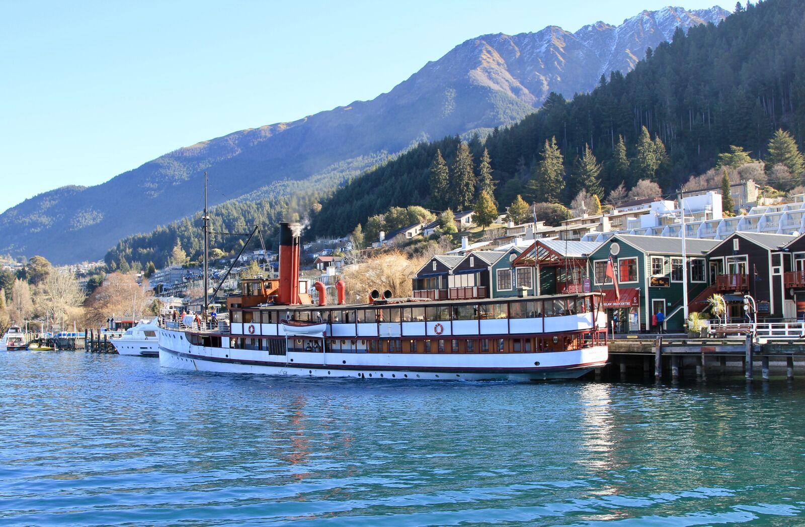 Canon EOS 550D (EOS Rebel T2i / EOS Kiss X4) sample photo. Boat, lake, mountain photography