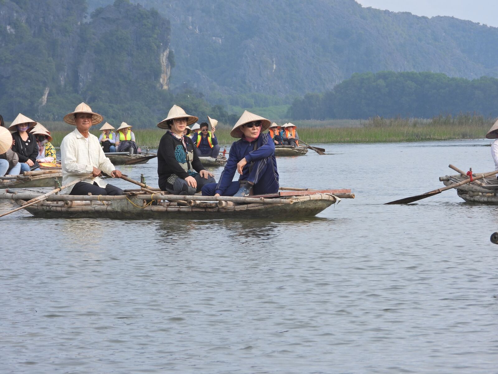 Nikon Coolpix P1000 sample photo. Vietnam, lake, people photography