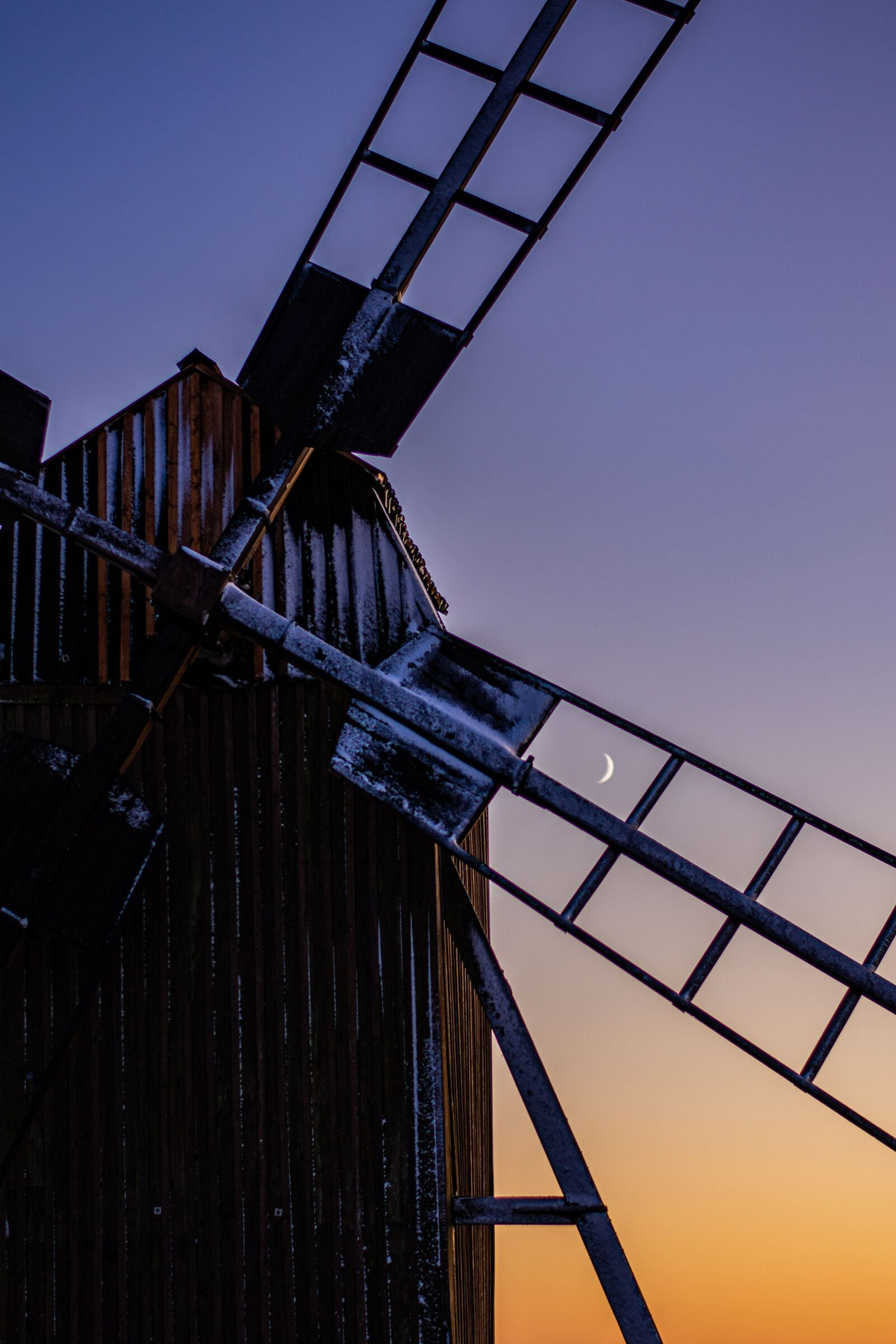 Nikon D5200 sample photo. Pinwheel, moon, wood photography