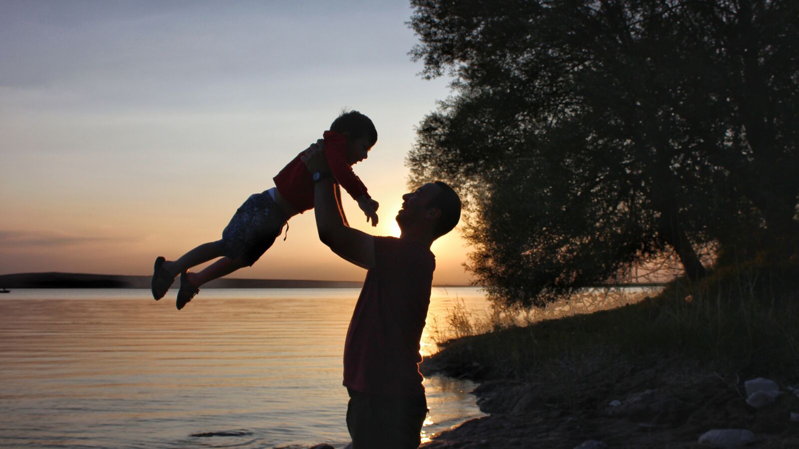 Canon EOS 600D (Rebel EOS T3i / EOS Kiss X5) sample photo. Child, silhouette, family photography