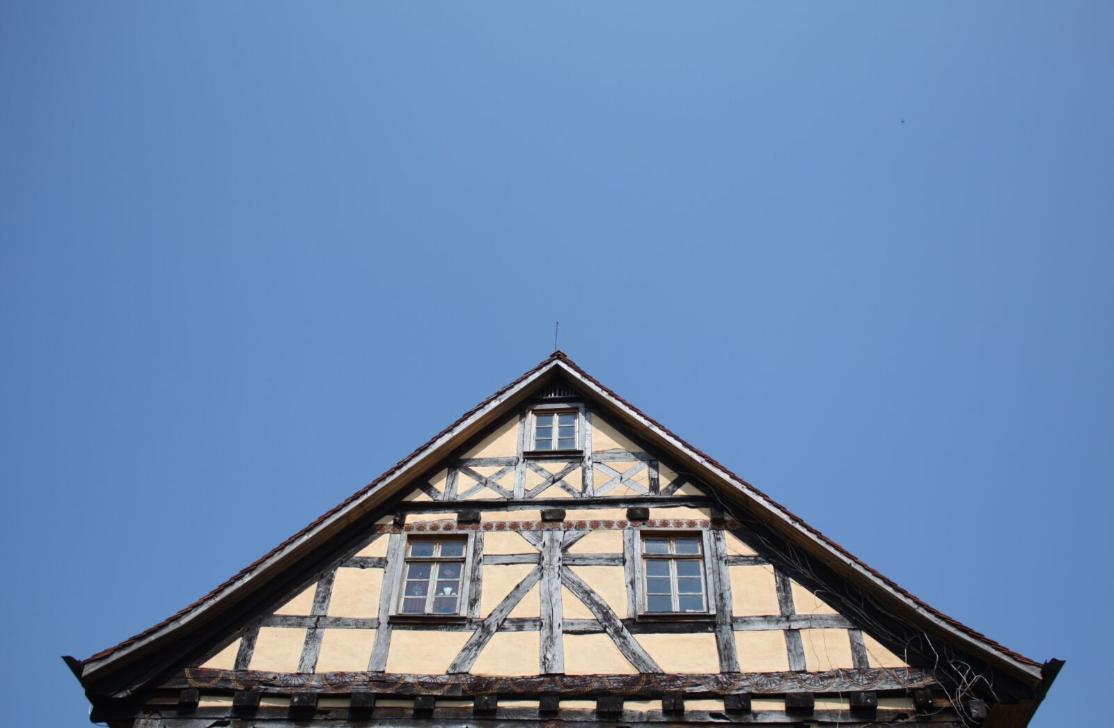 Canon EOS 450D (EOS Rebel XSi / EOS Kiss X2) sample photo. Truss, perspective, sky photography