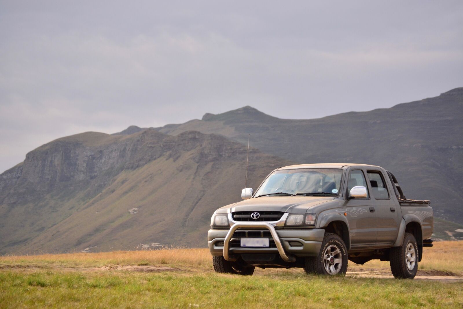Nikon D5200 sample photo. Toyota, suv, car photography